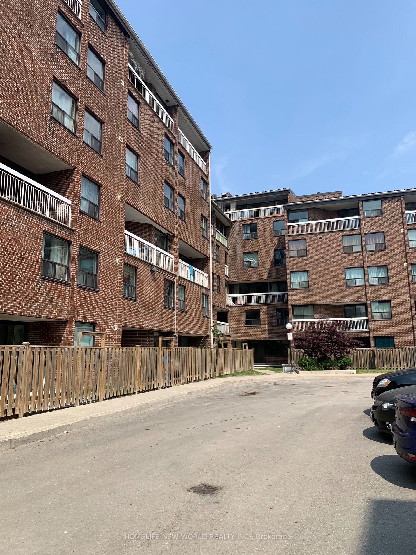 4064 Lawrence Ave E, #207
