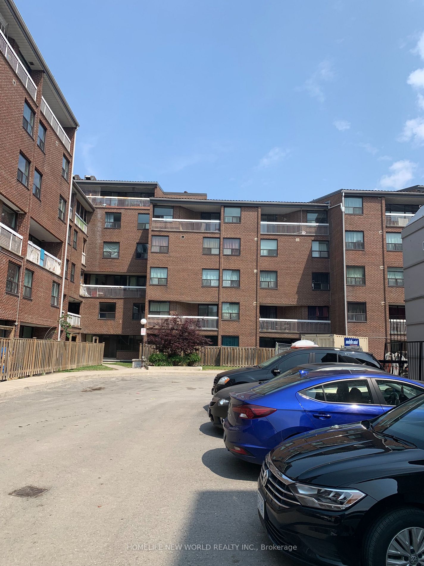 4064 Lawrence Ave E, #207