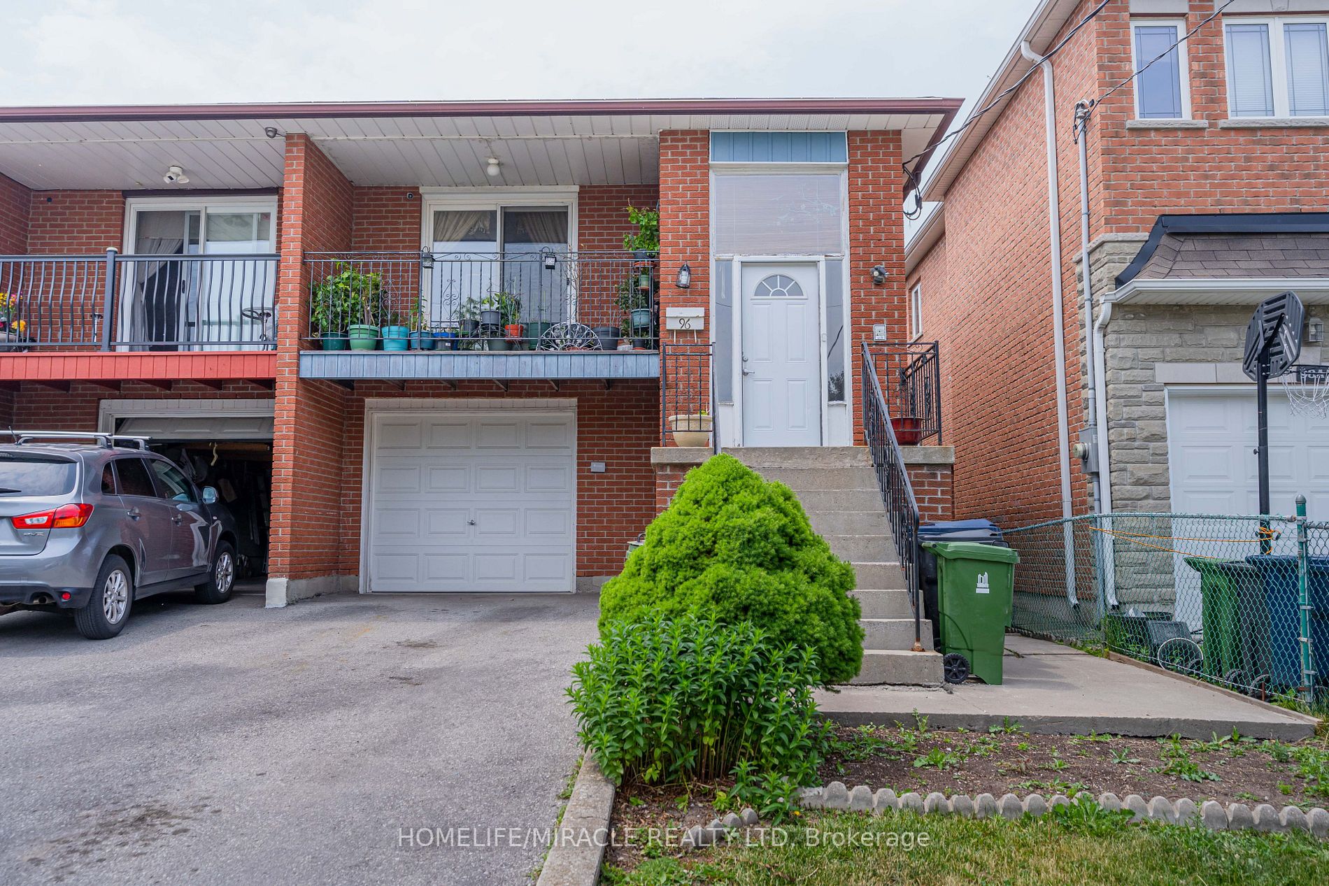 96 Heale Ave
