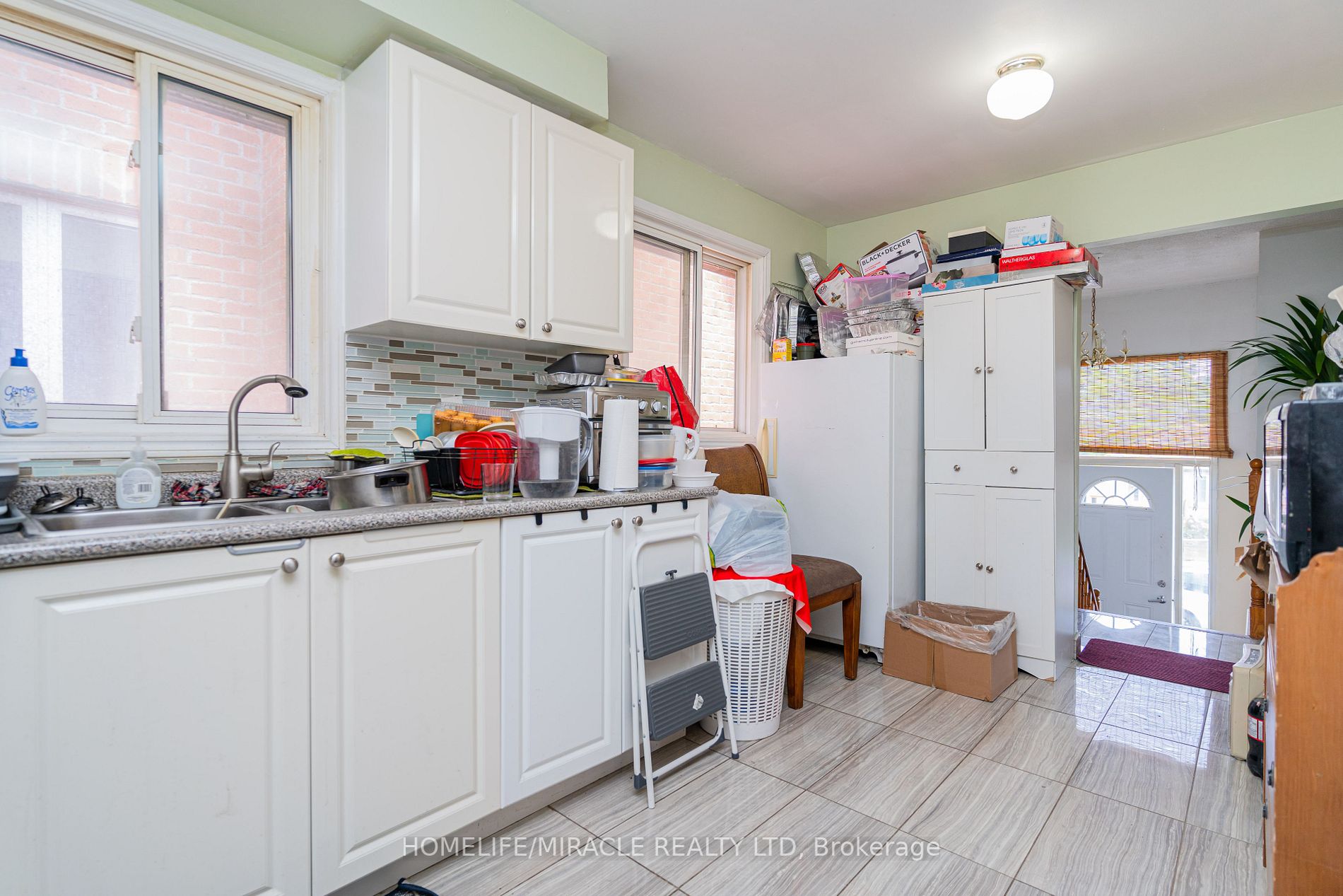 96 Heale Ave