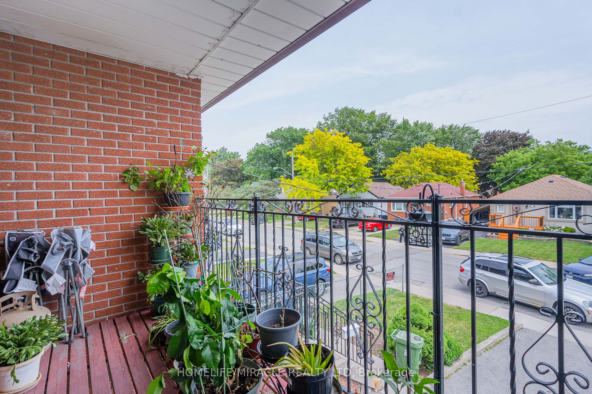 96 Heale Ave