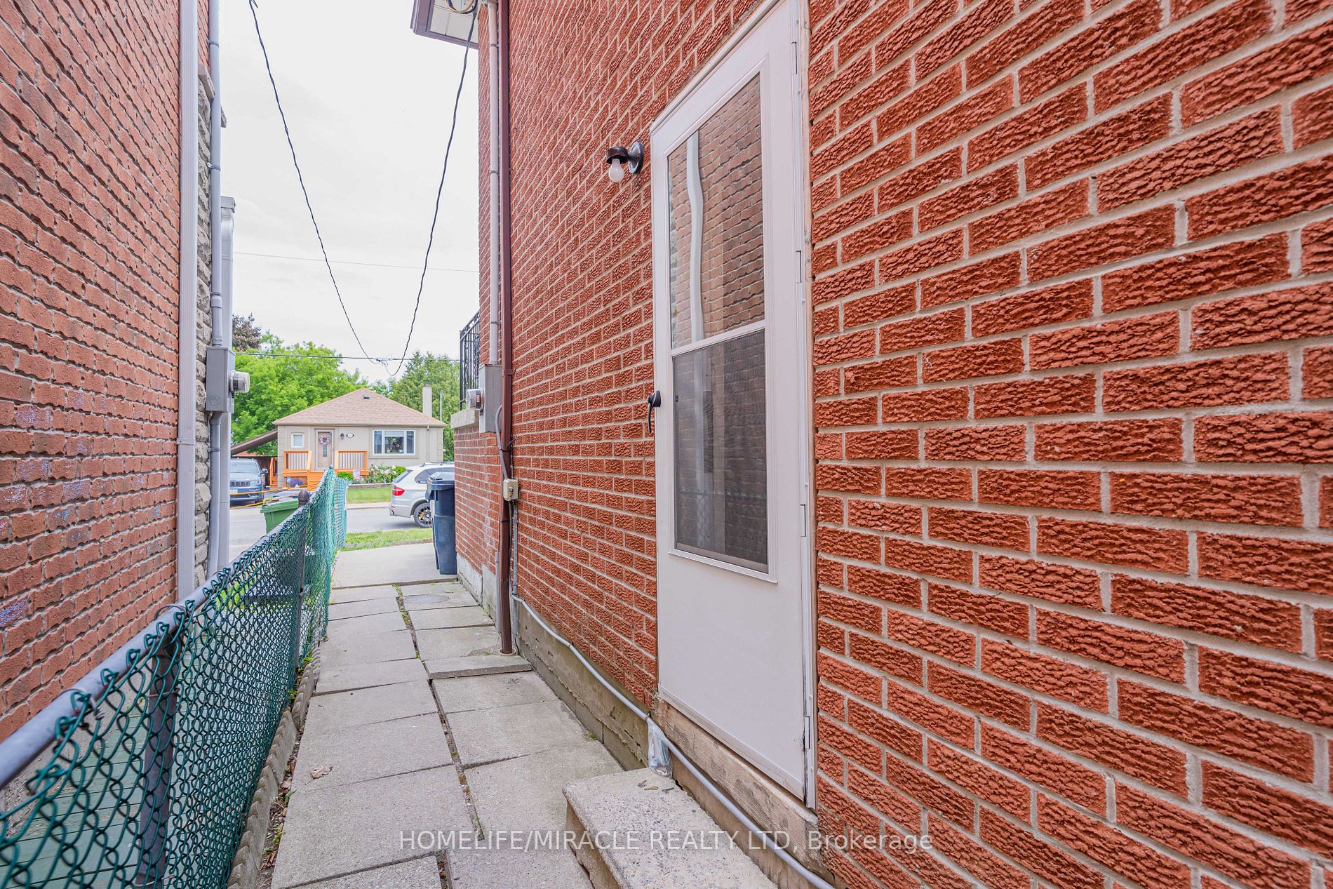 96 Heale Ave