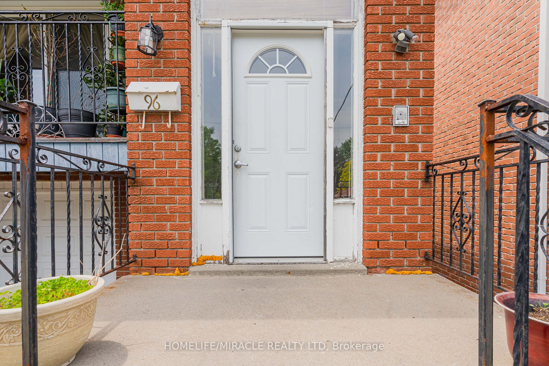 96 Heale Ave