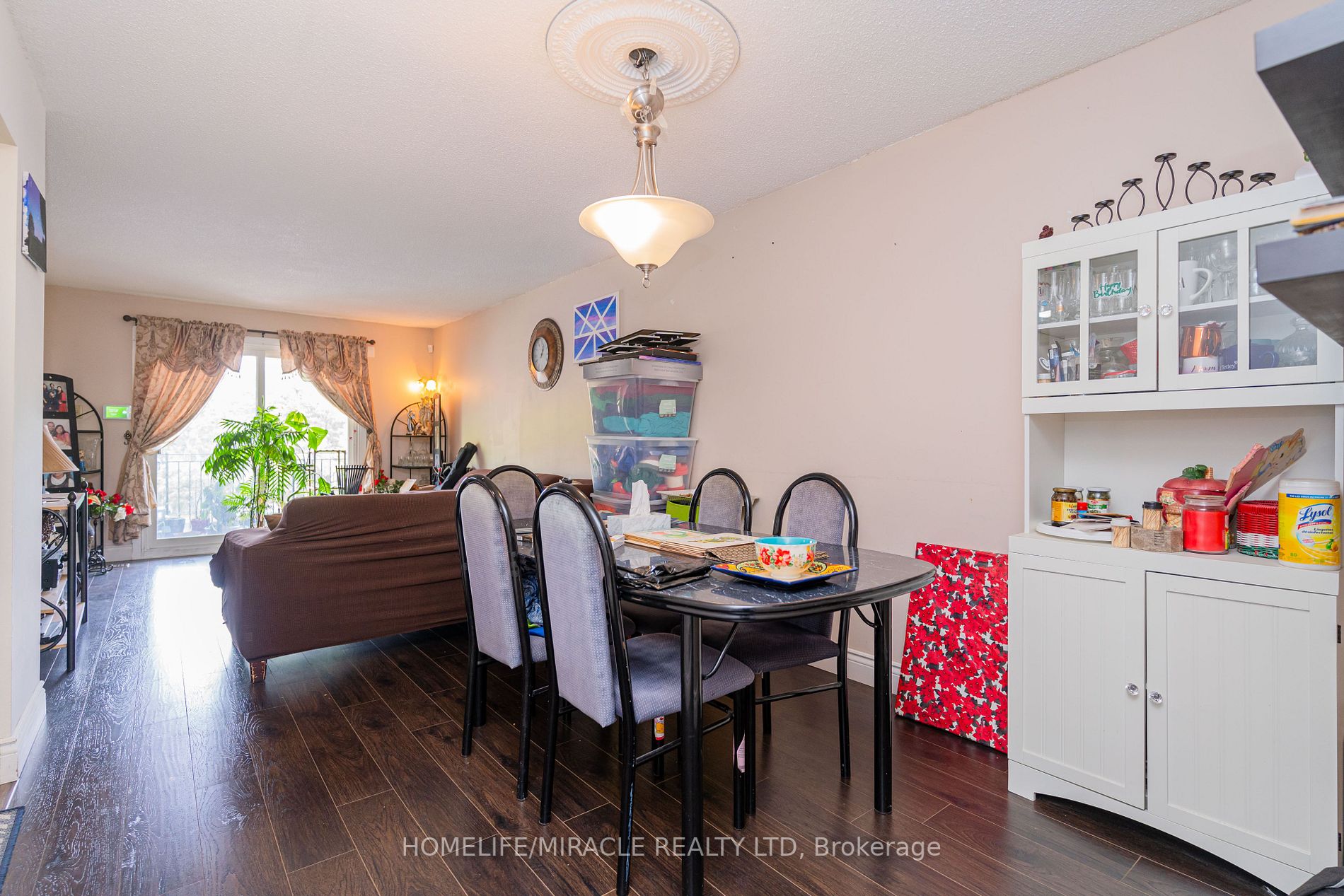 96 Heale Ave