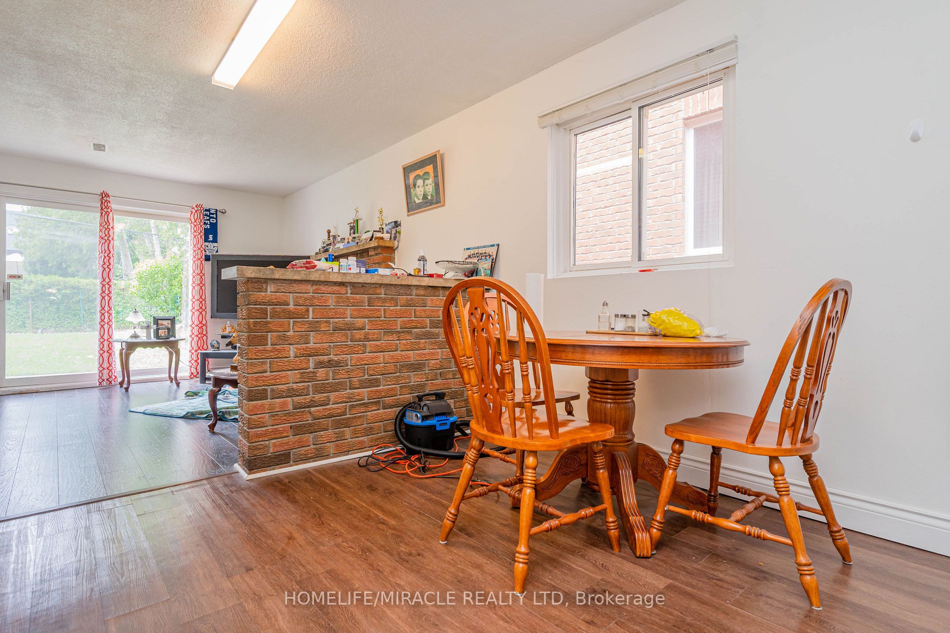 96 Heale Ave