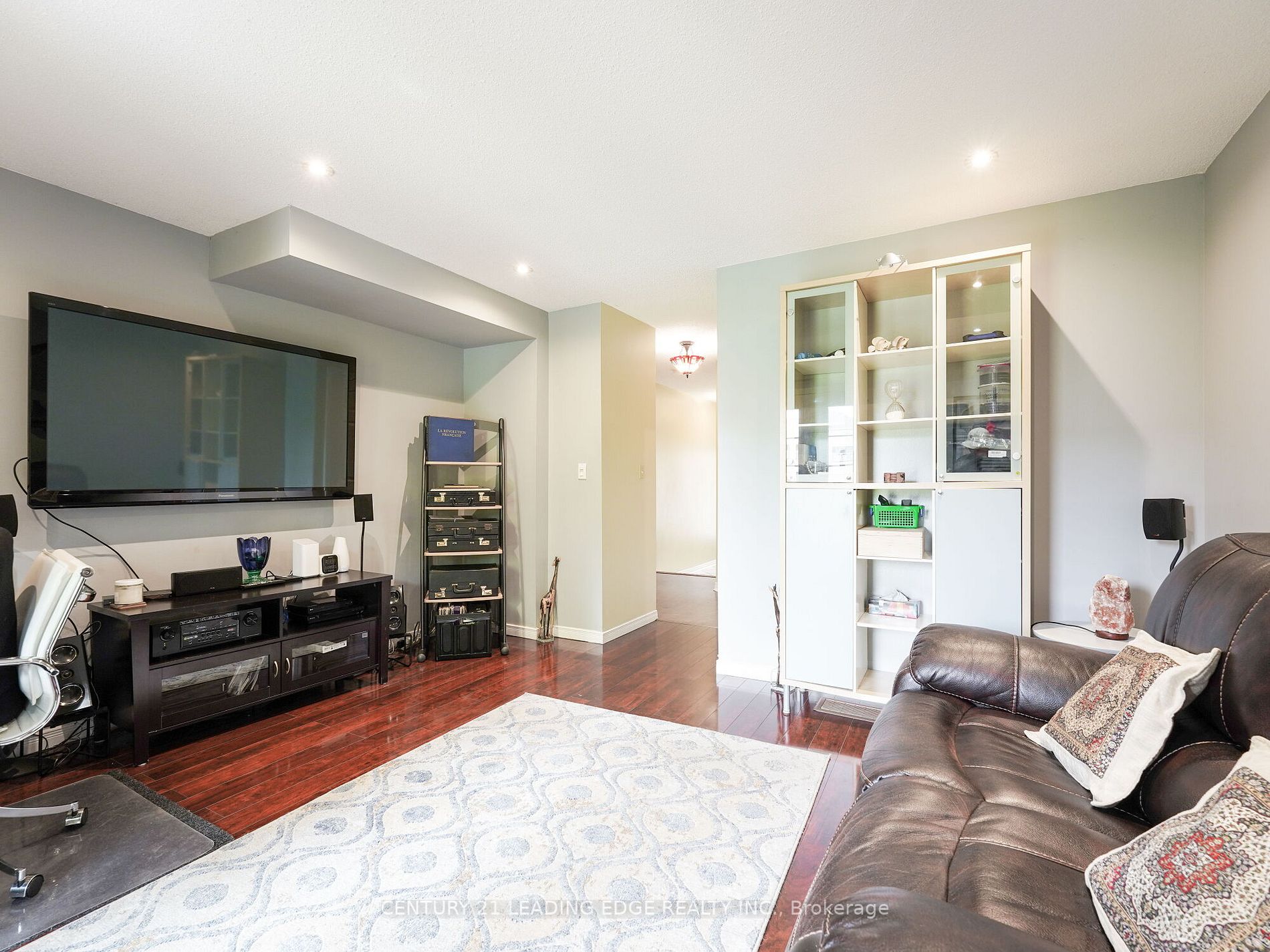 11 Burnsborough St