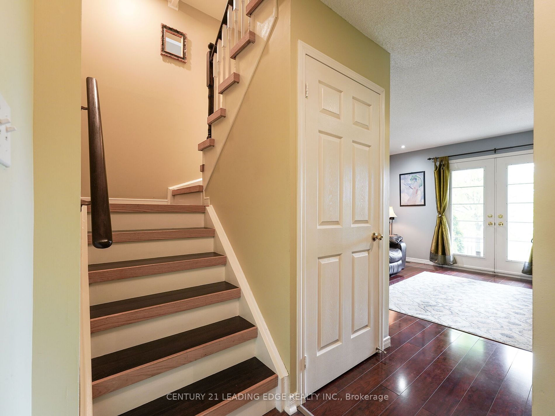 11 Burnsborough St