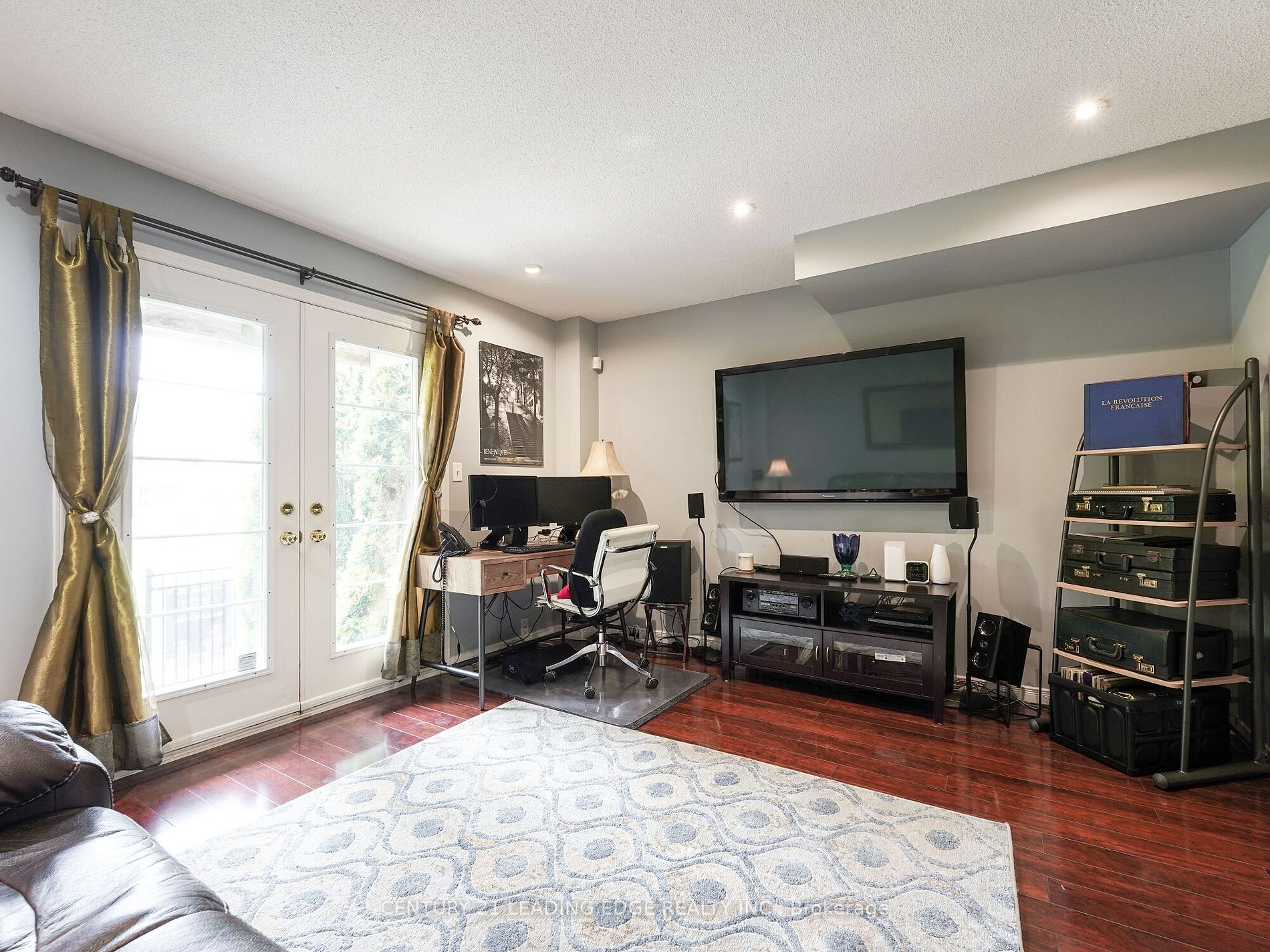 11 Burnsborough St