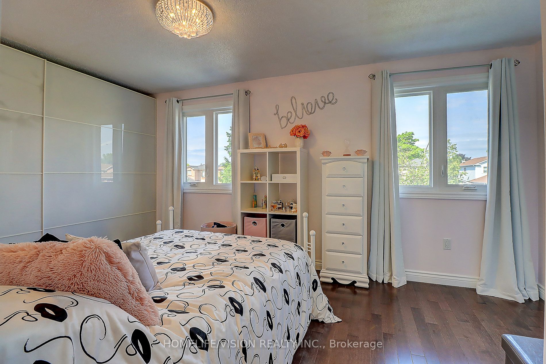 31 Poolton Cres