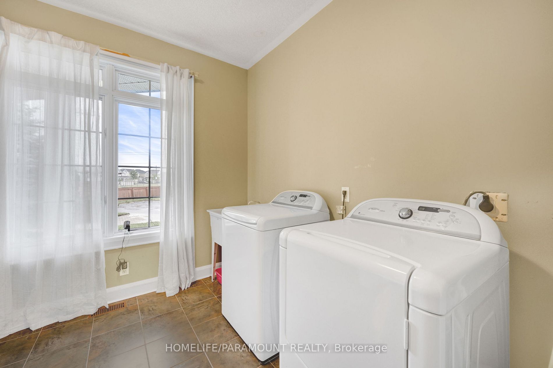 1277 Townline Rd N