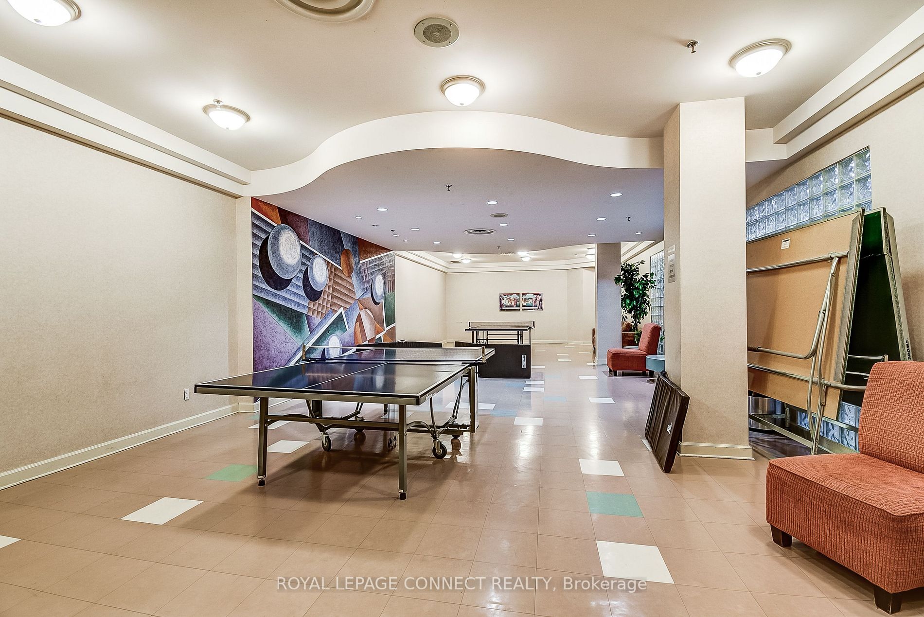 88 Corporate Dr, #1617