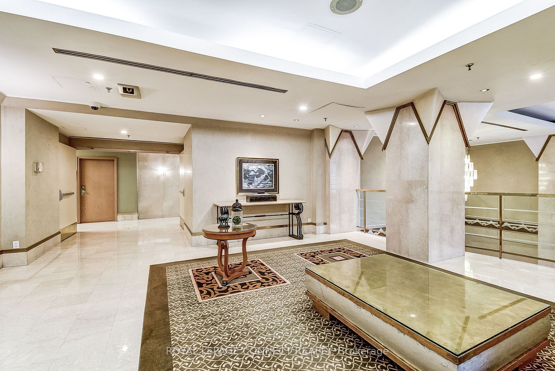 88 Corporate Dr, #1617
