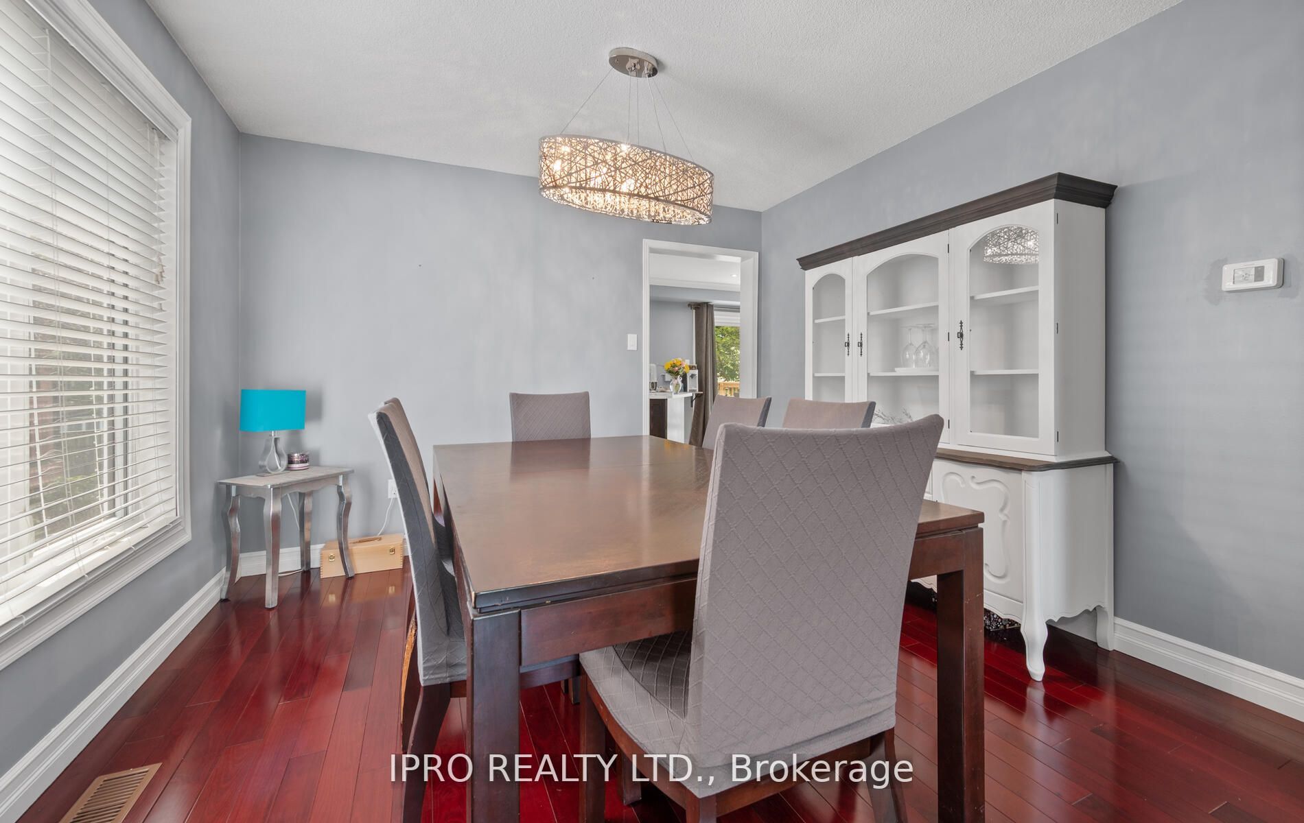 10 Mayflower Street