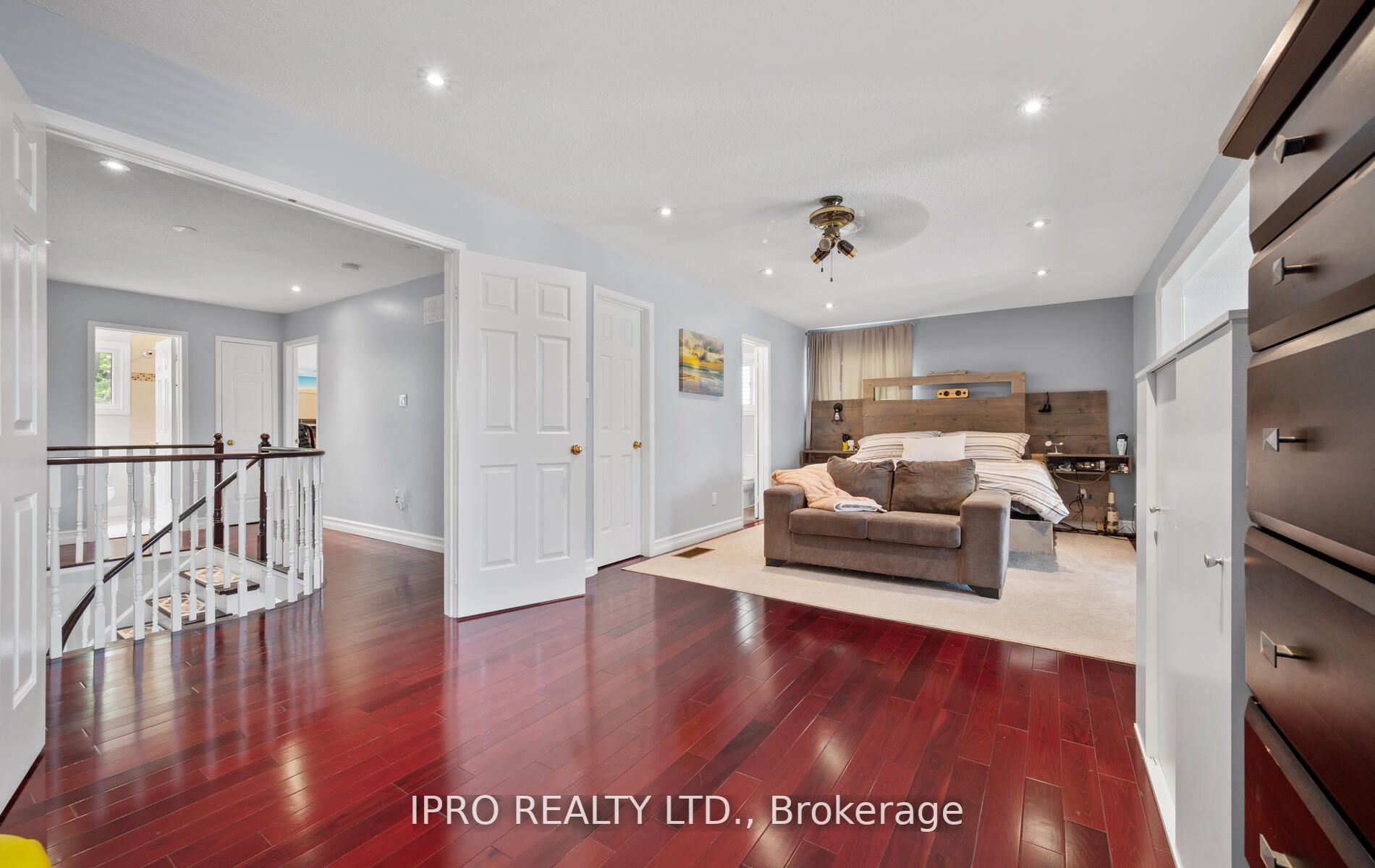 10 Mayflower Street