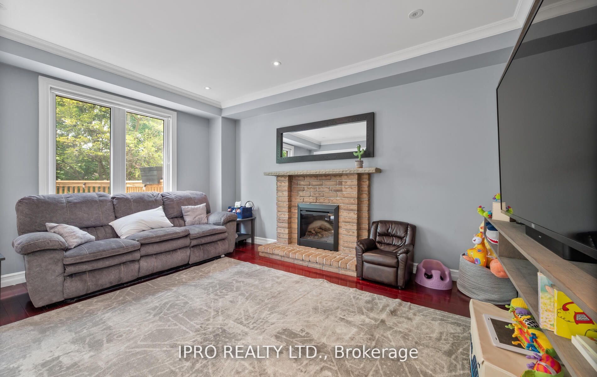 10 Mayflower Street
