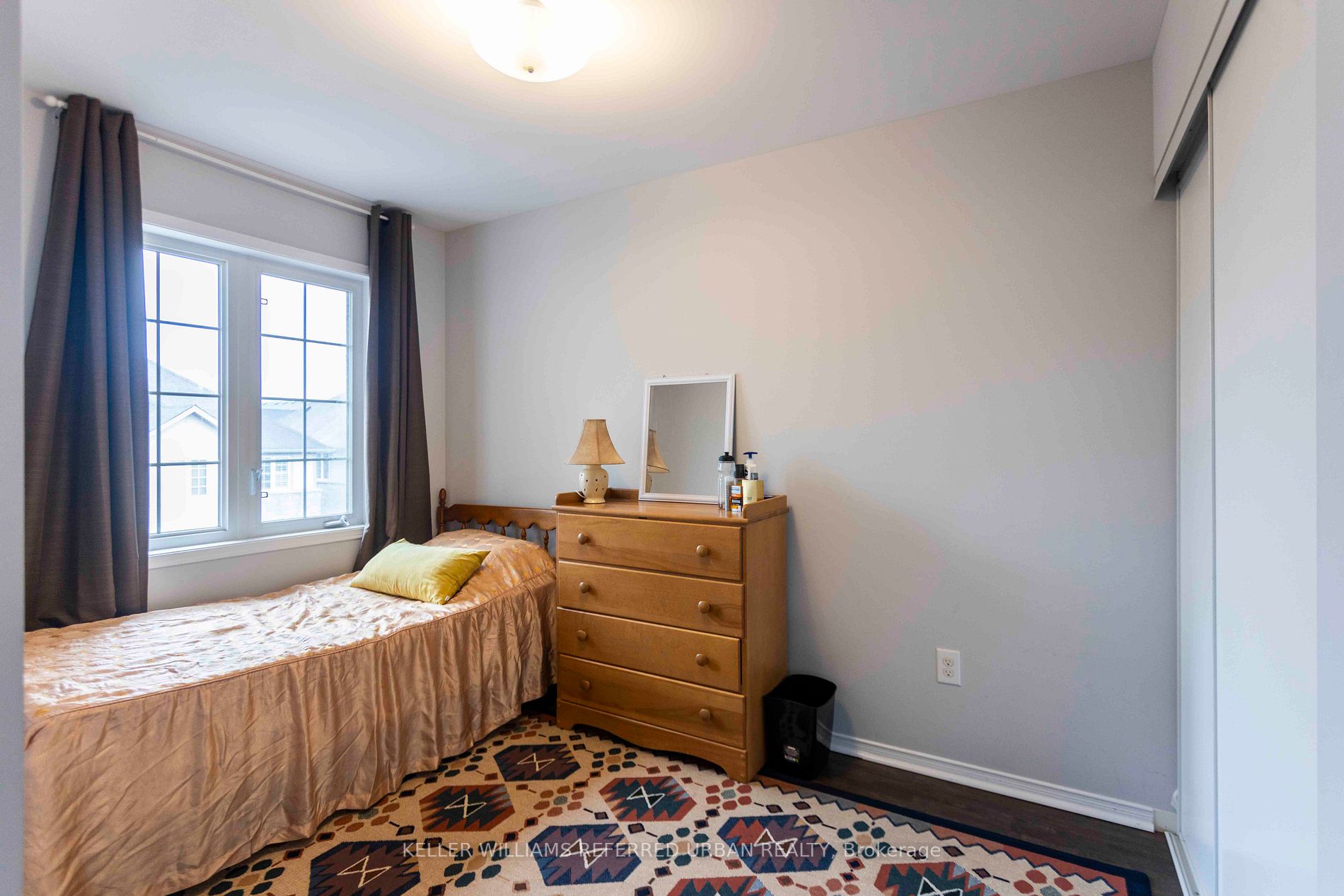 527 Rossland Road E
