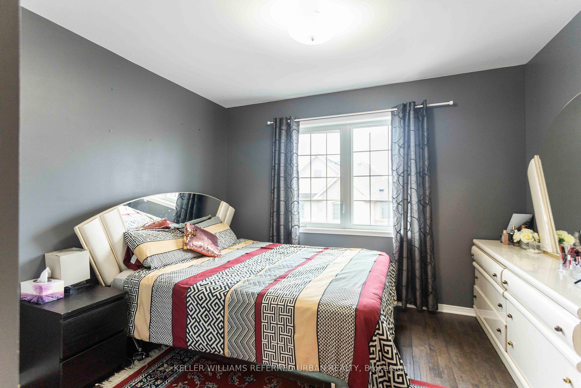 527 Rossland Road E