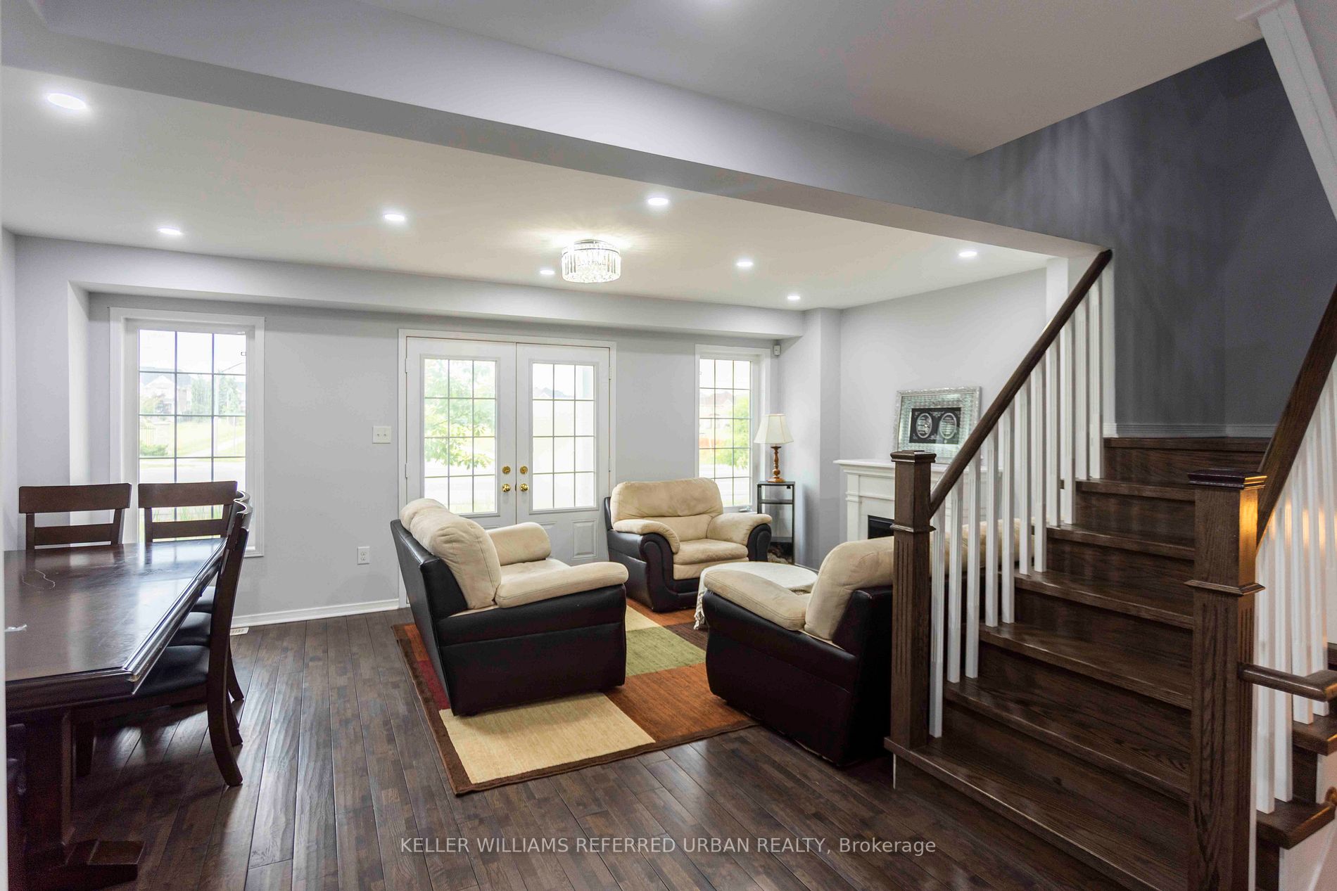527 Rossland Road E