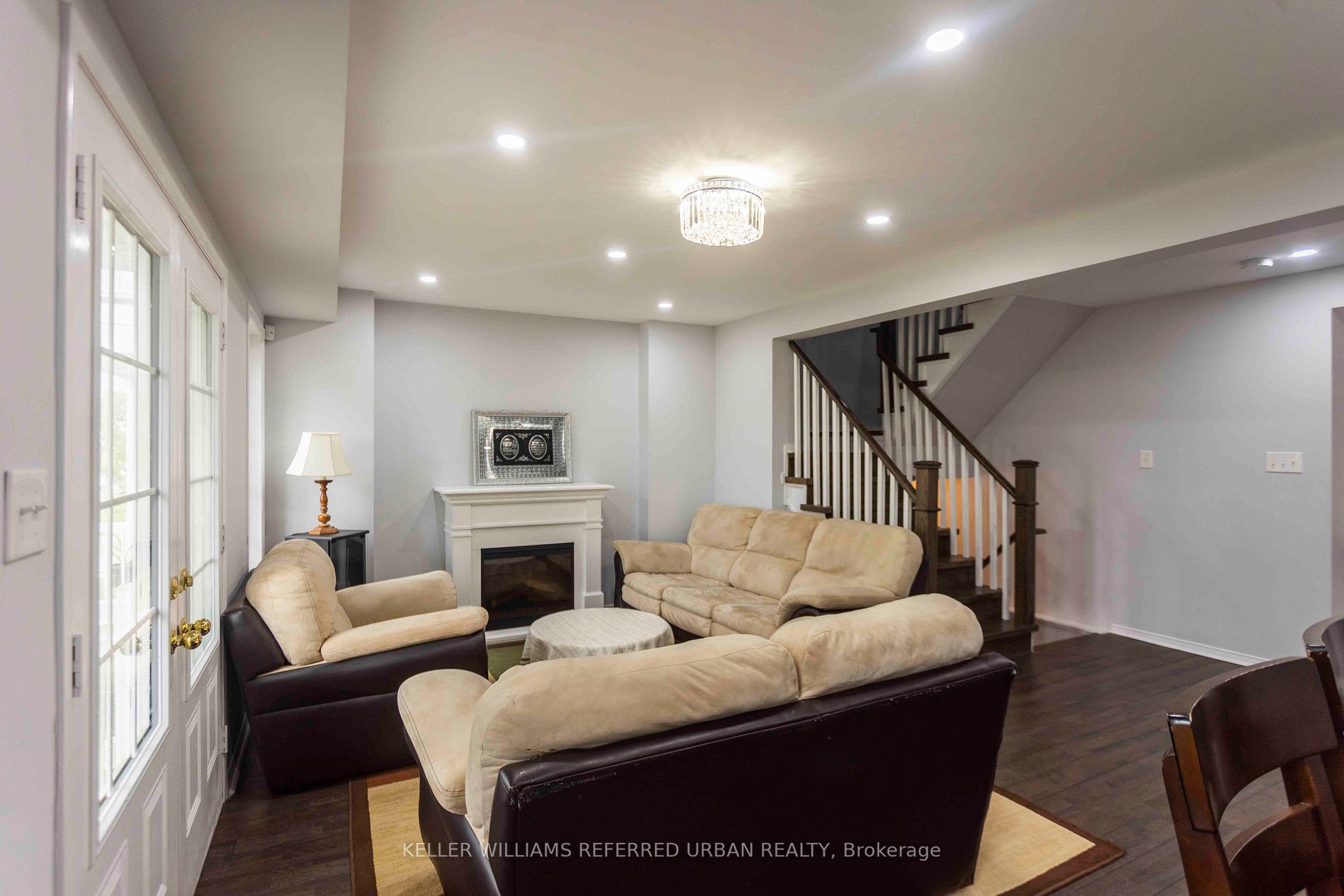 527 Rossland Road E