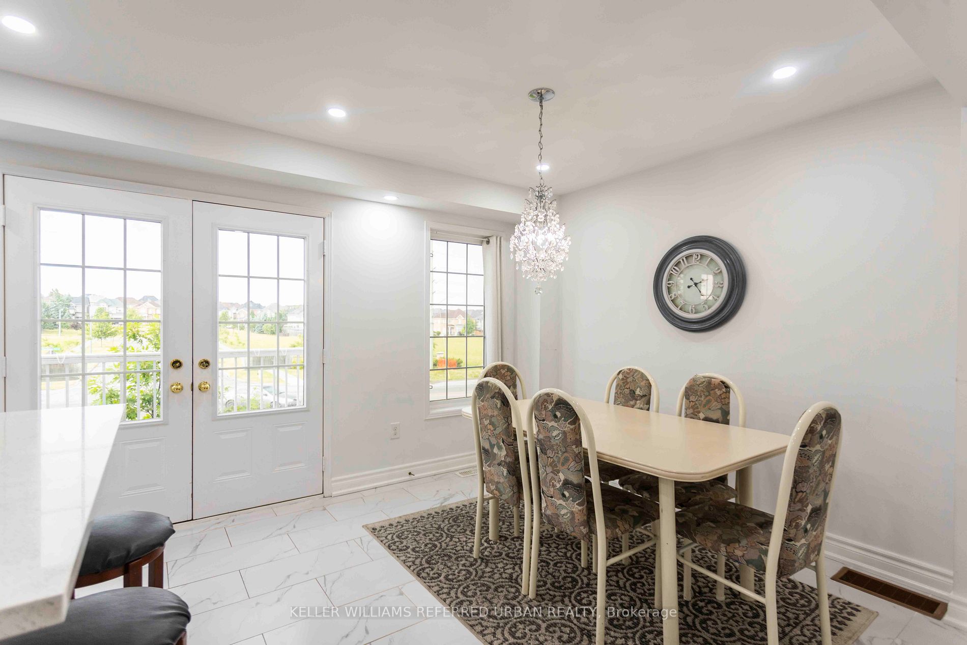 527 Rossland Road E