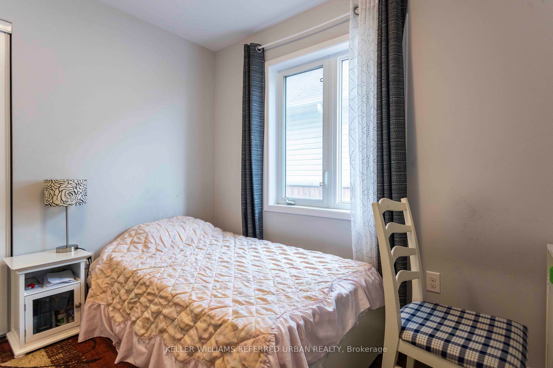 527 Rossland Road E