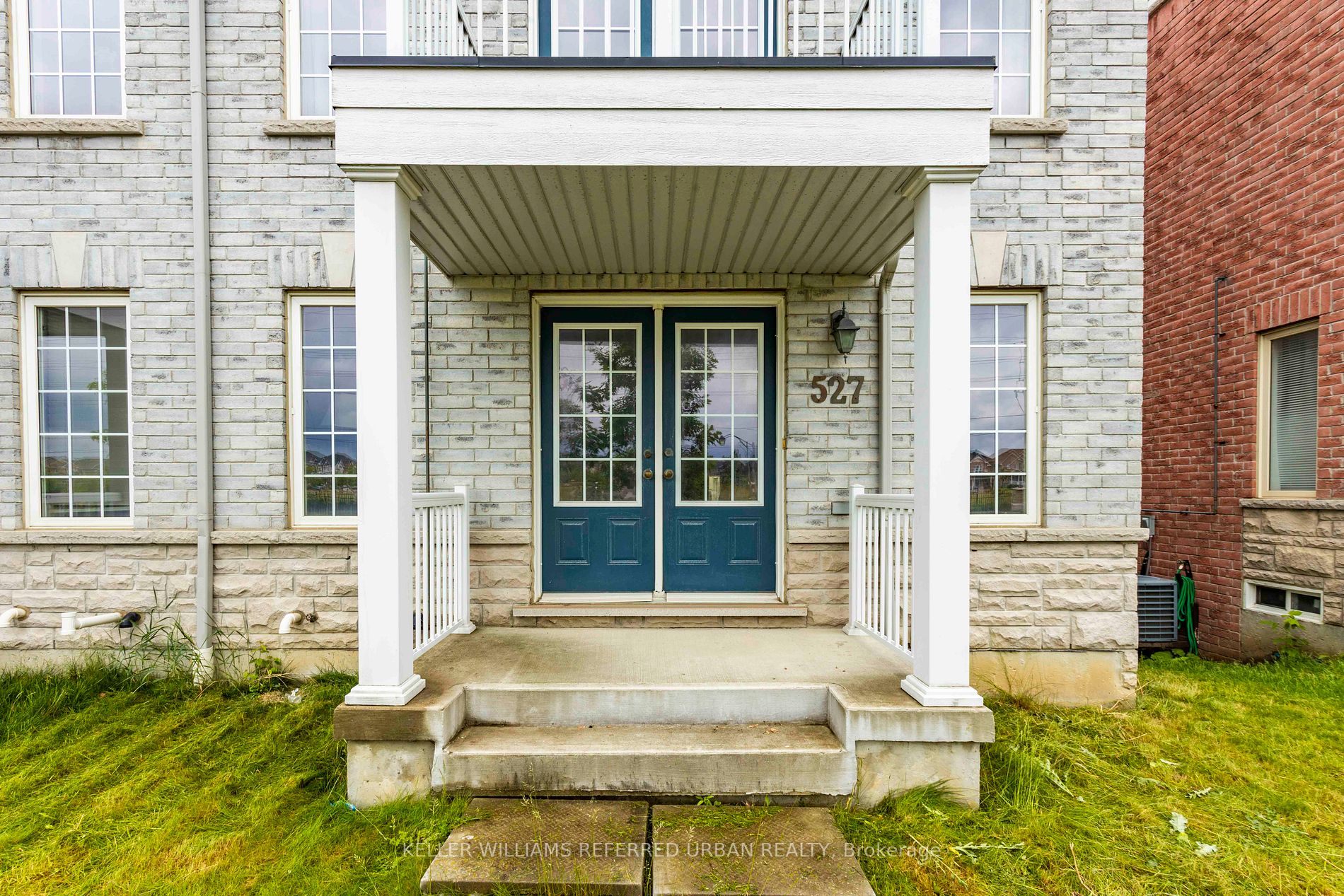 527 Rossland Road E