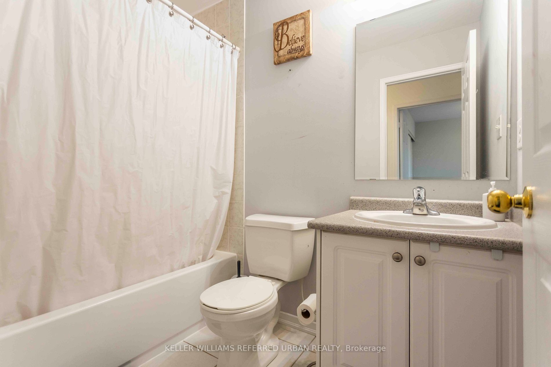 527 Rossland Road E