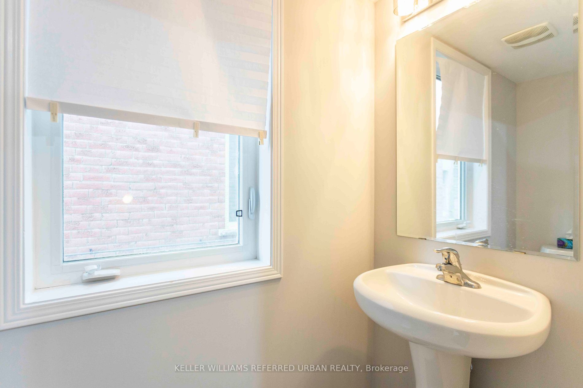 527 Rossland Road E