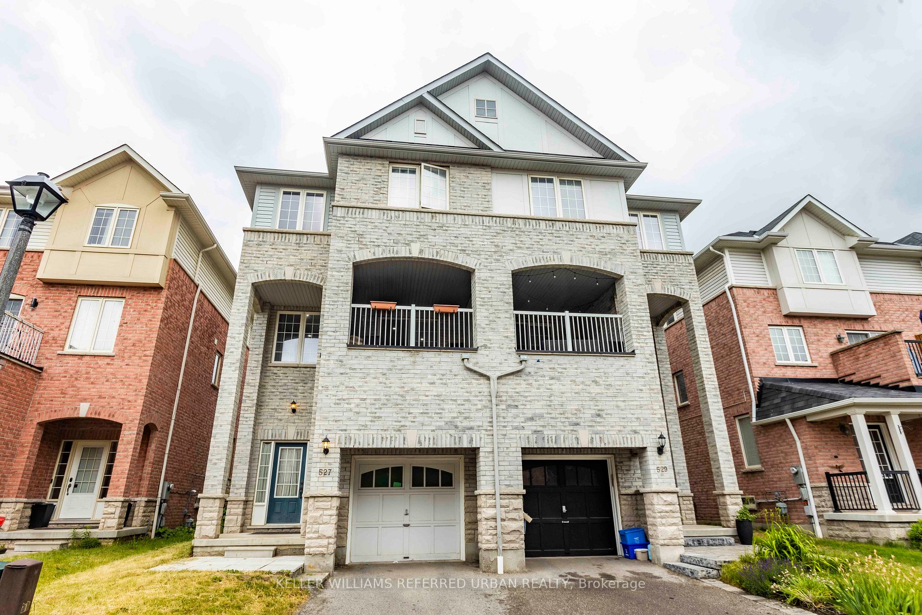 527 Rossland Road E