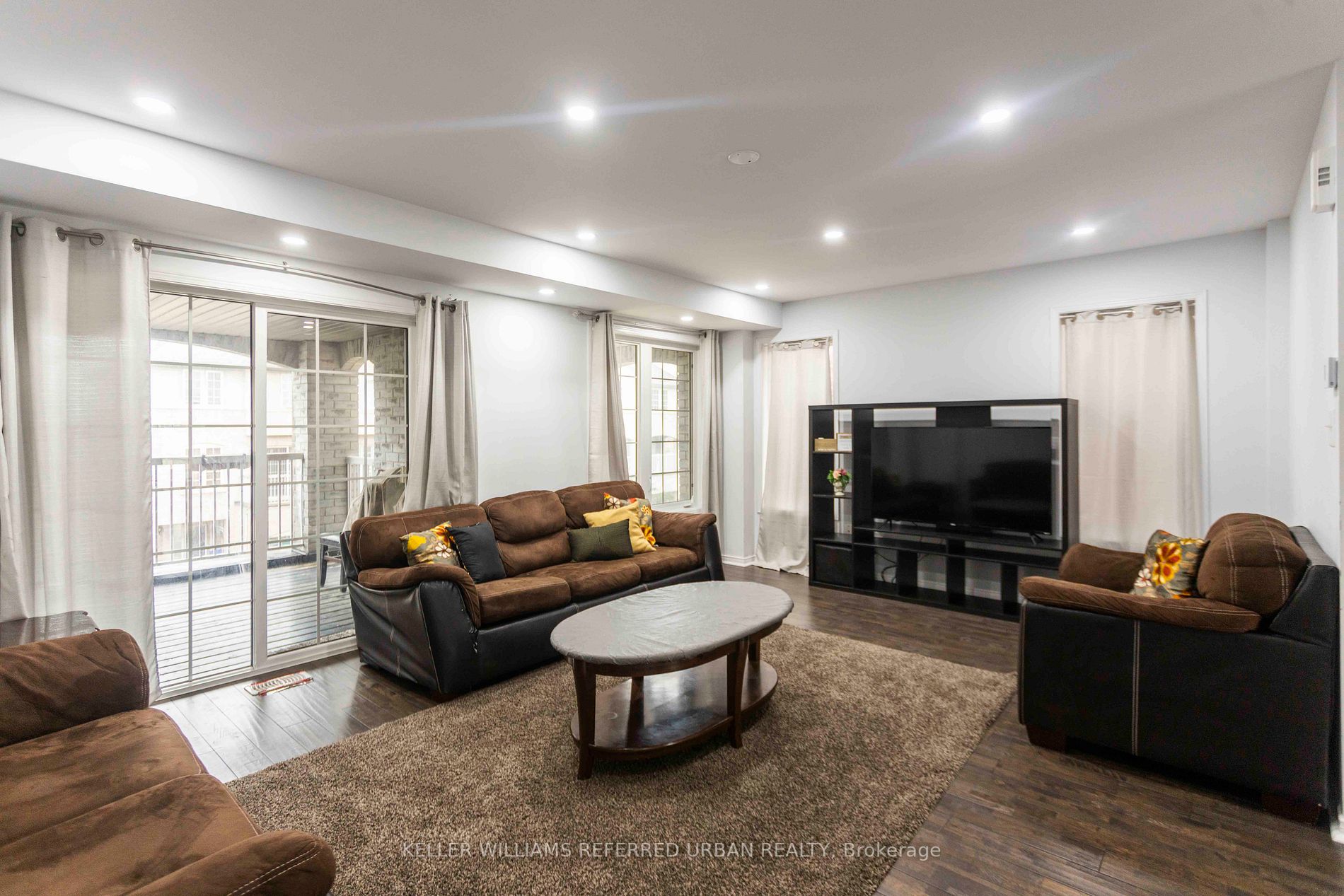 527 Rossland Road E