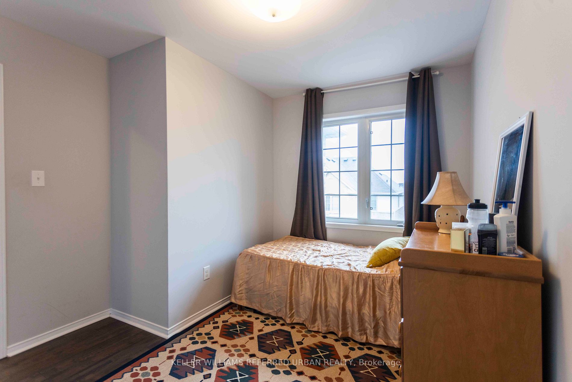 527 Rossland Road E
