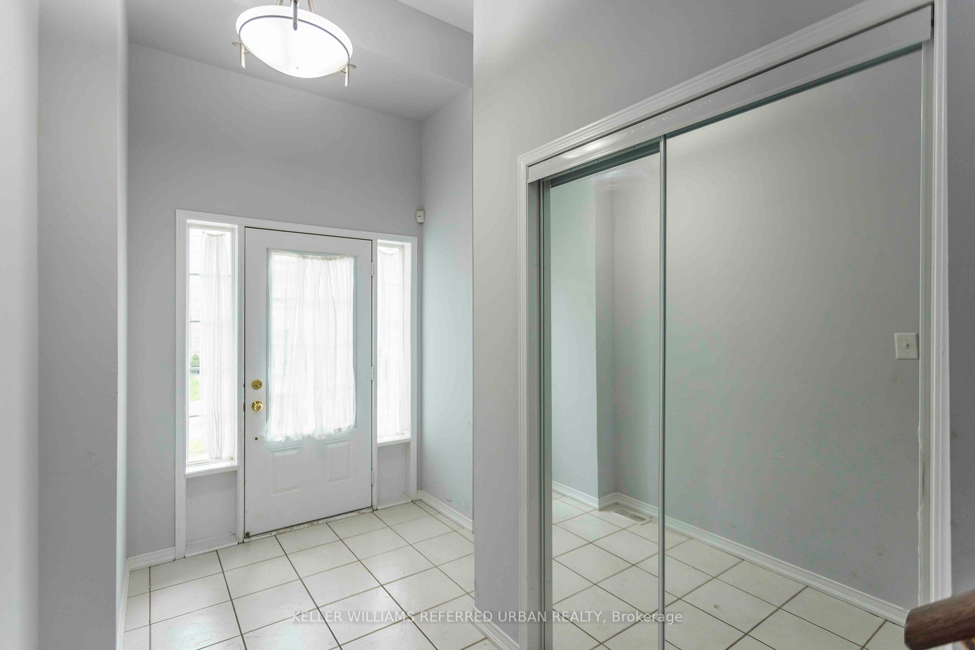 527 Rossland Road E