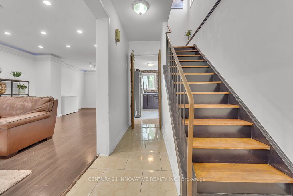 80 Coxworth Cres