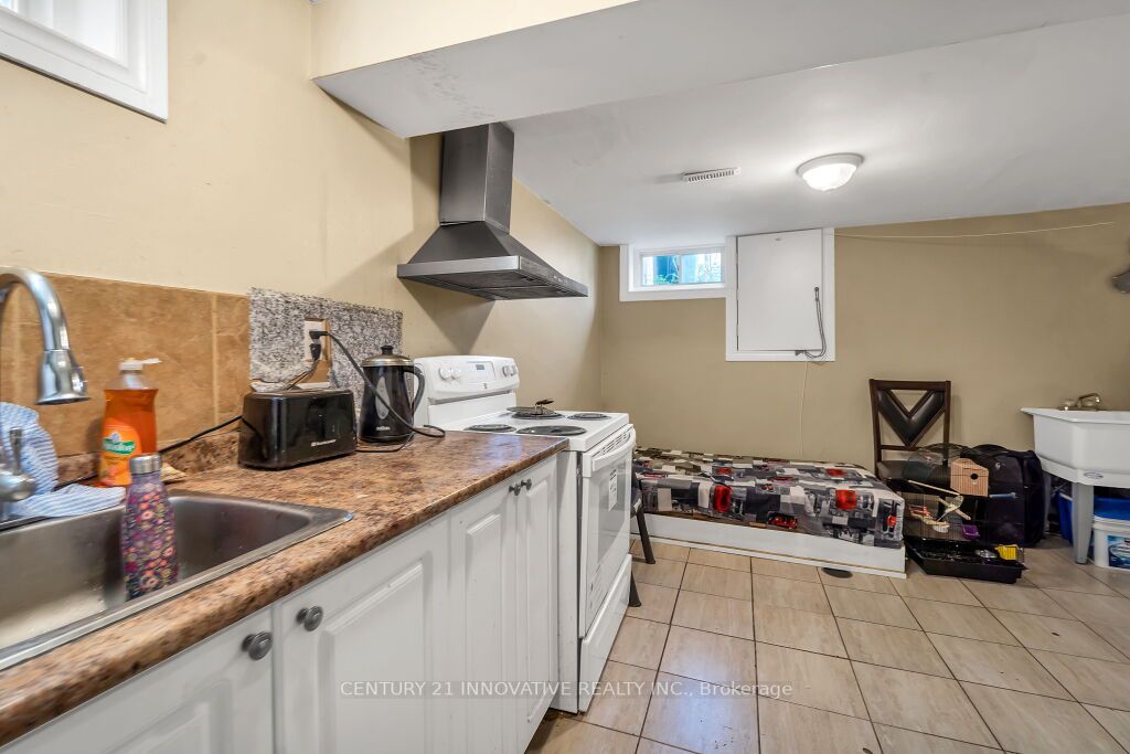 80 Coxworth Cres