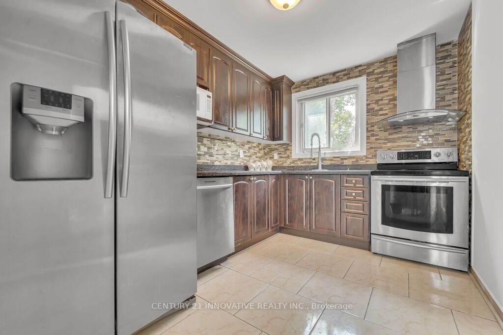 80 Coxworth Cres