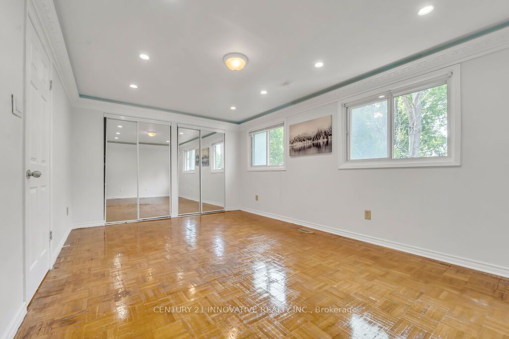 80 Coxworth Cres