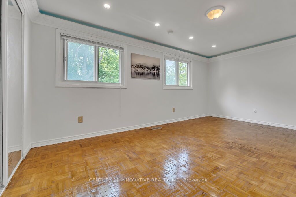 80 Coxworth Cres