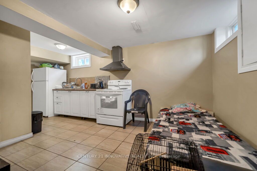 80 Coxworth Cres