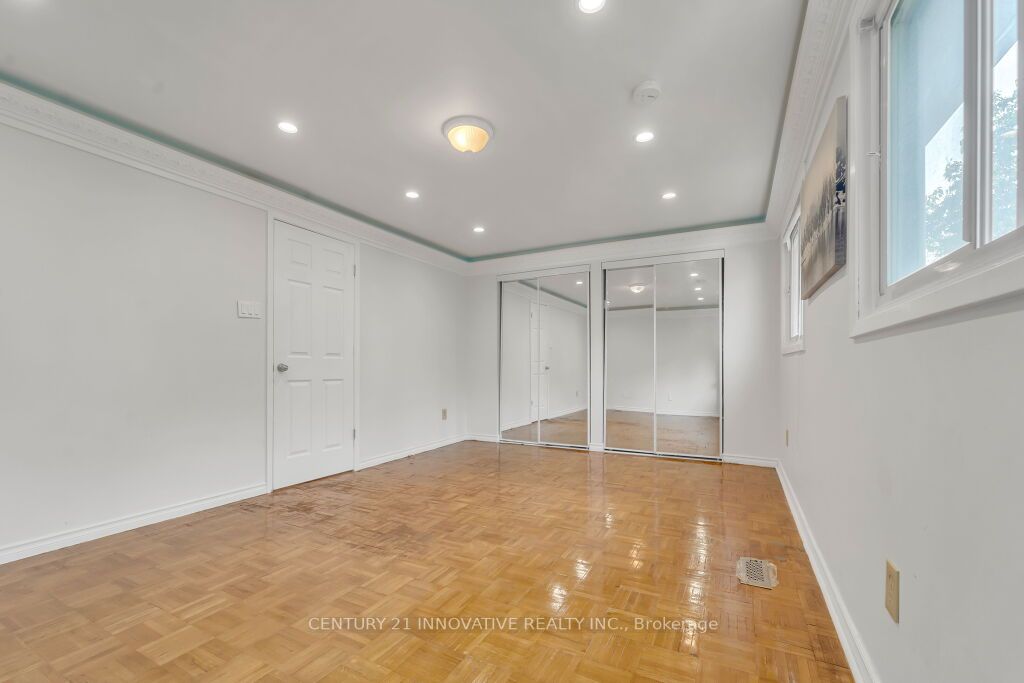 80 Coxworth Cres