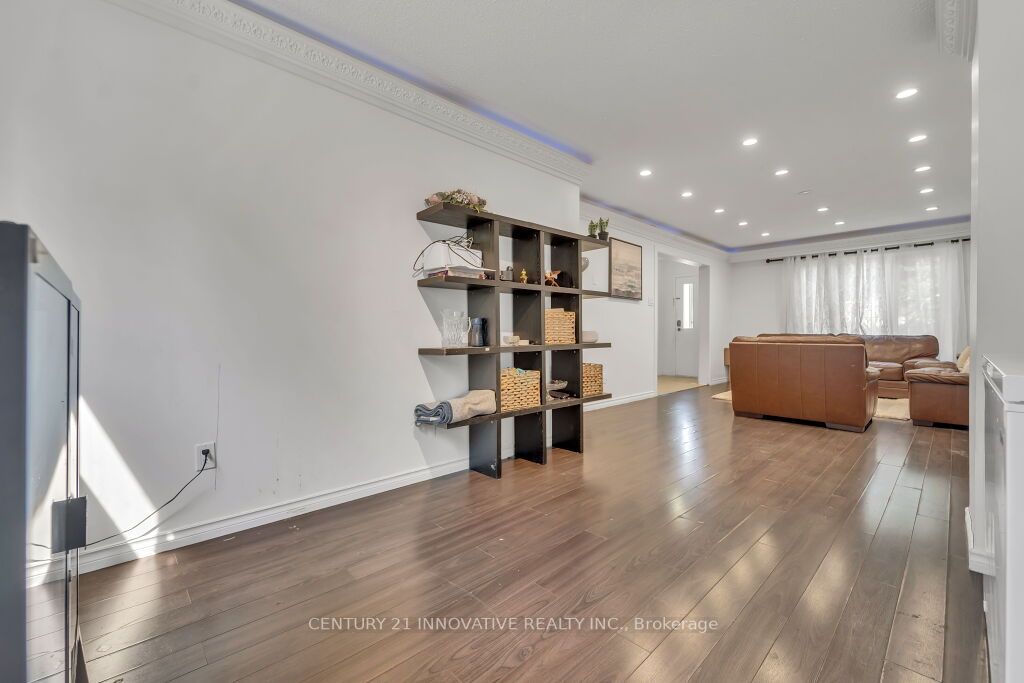 80 Coxworth Cres