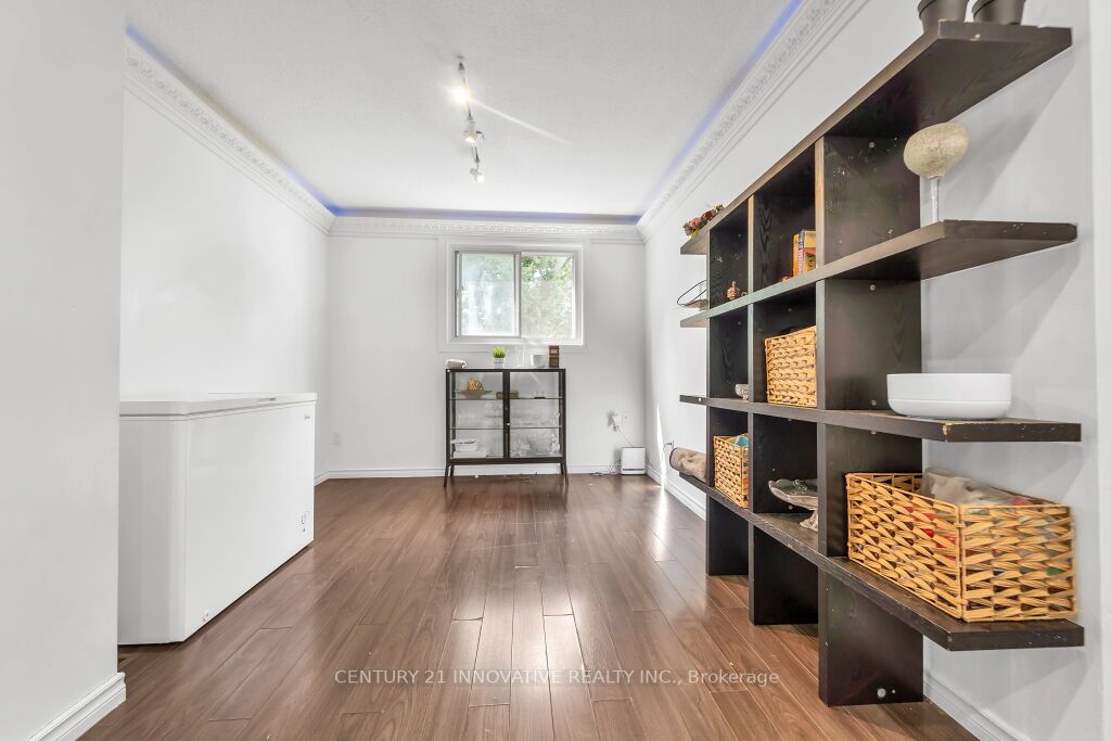 80 Coxworth Cres