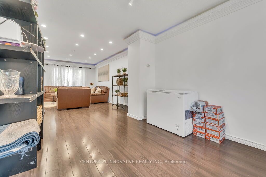 80 Coxworth Cres