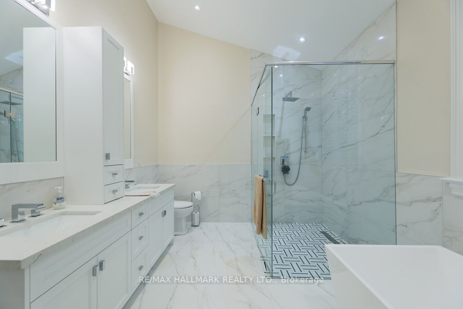 18 Windy Ridge Dr