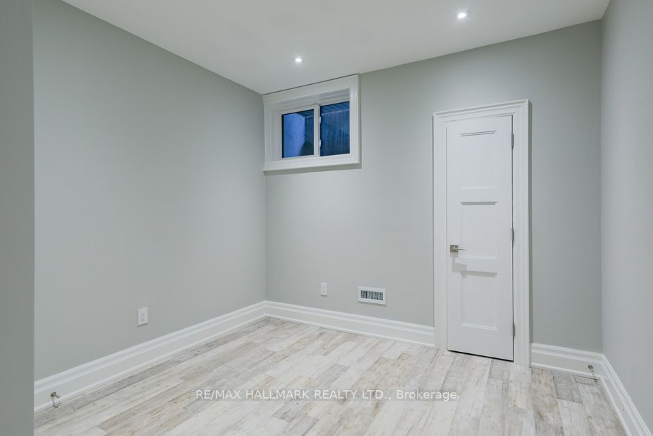 18 Windy Ridge Dr