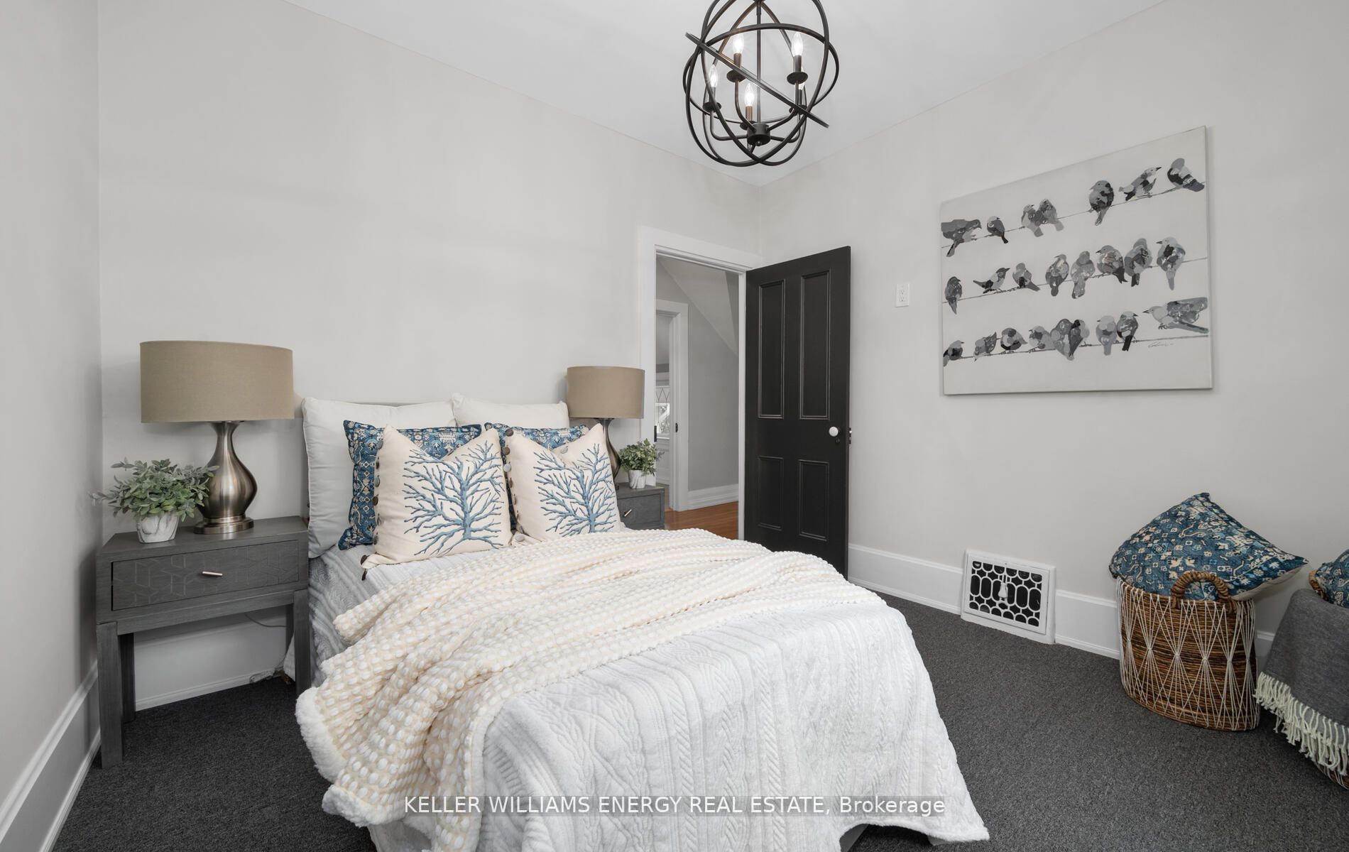 308 Centre St S