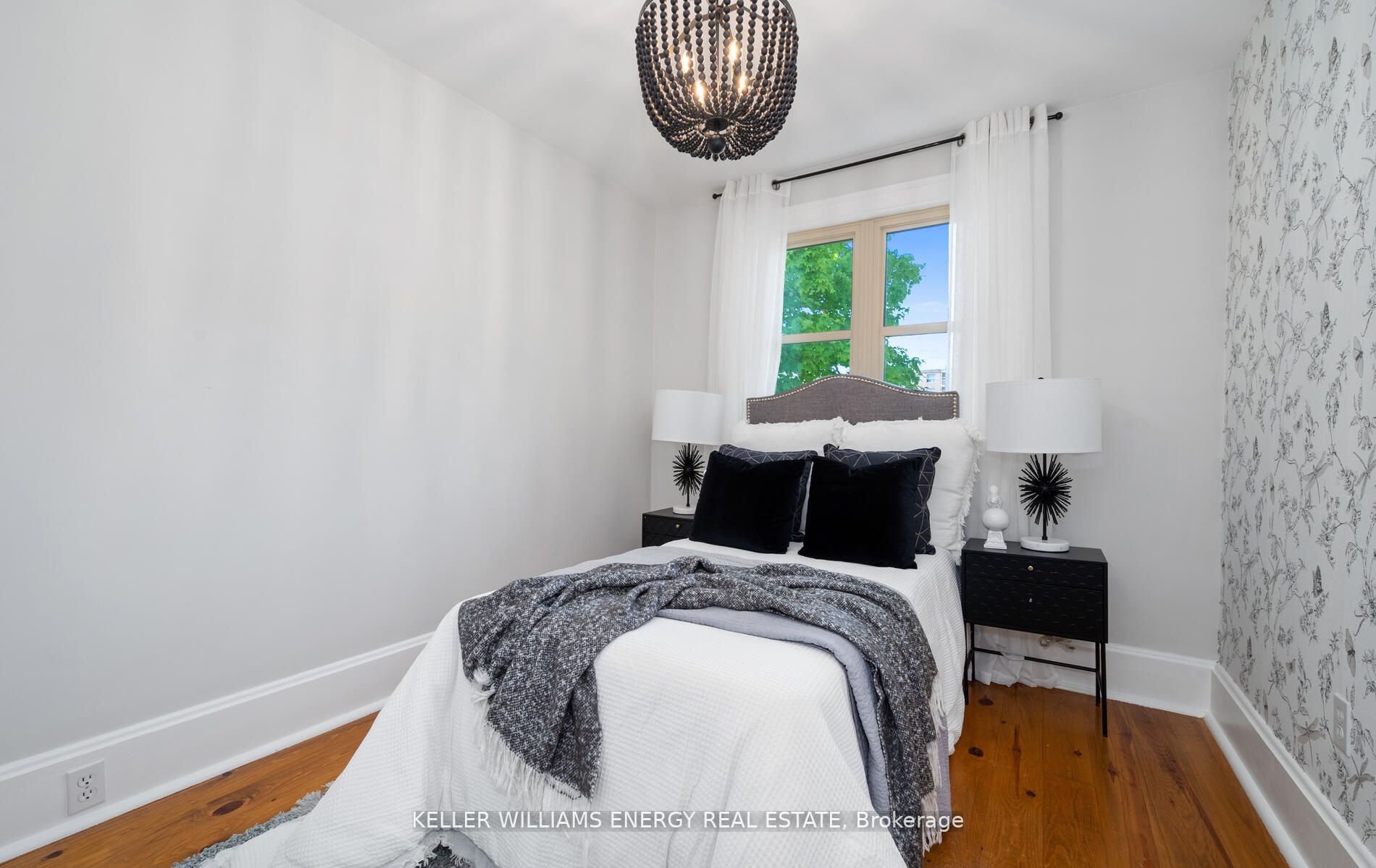 308 Centre St S
