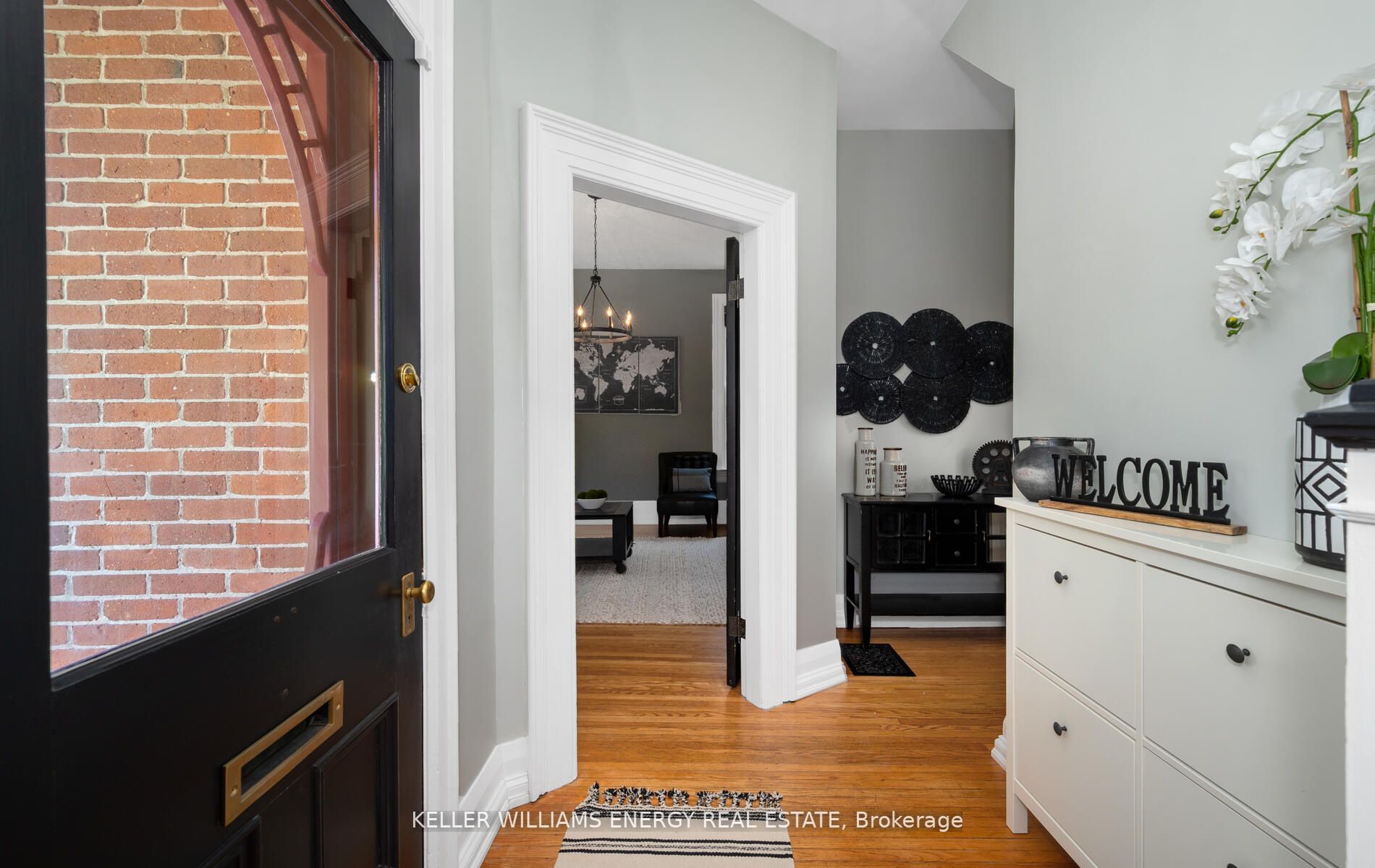 308 Centre St S