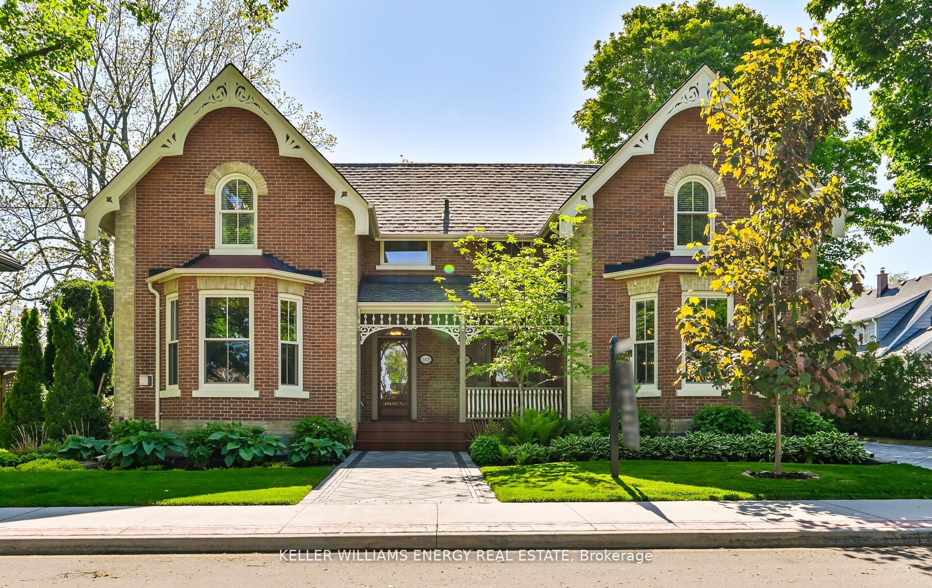308 Centre St S