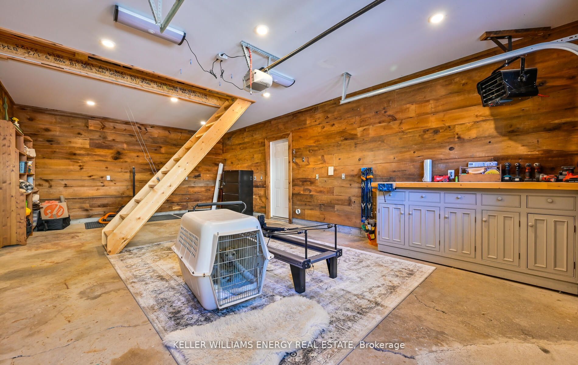 308 Centre St S