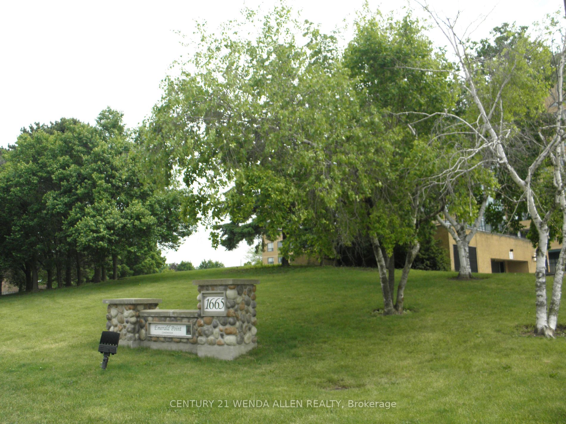 1665 Pickering Pkwy, #607